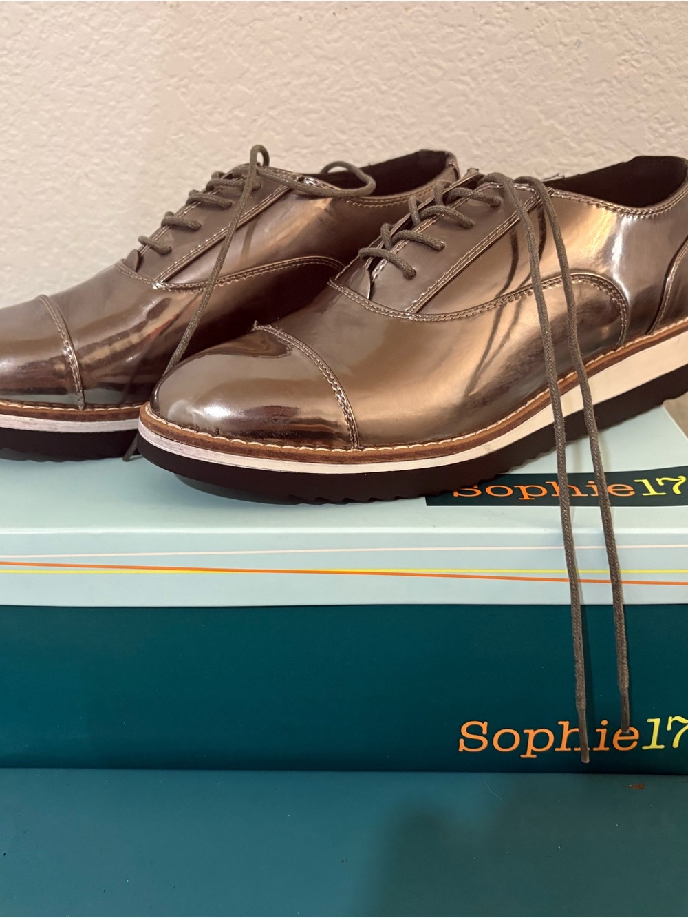 brand new Sophie17 metallic platform oxford shoes in size 9